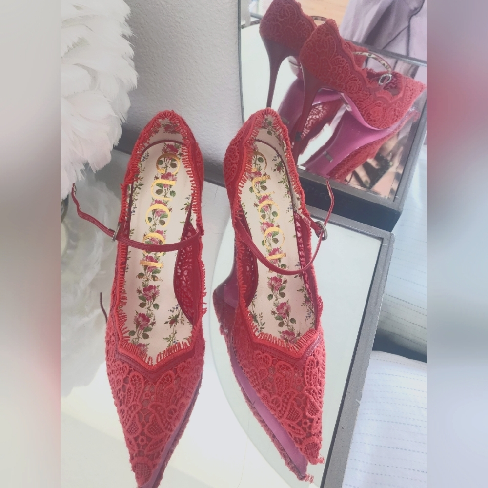 Authentic Gucci Virginia Pink Lace Pattern Pumps High Heels, size 8.5